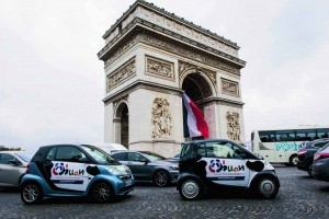 Advertising campaign with 200 Smart cars